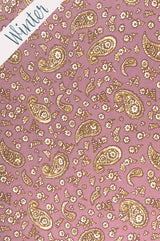 Detail von Wintertuch mit Knopf, Altrosa paisley Muster, weich, fließend, edel