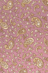 Detail von Dreieckstuch mit Knopf, altrosa Viscose mit Paisley Muster, Knopf zum Schließen, Fair Wear, made with Love