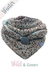 Halstuch Damen aus weicher, seidiger Viscose, gefüttert mit grünem Microfaserplüsch, mit Knopf zum verschließen, damit es nicht verrutscht, wenn es einmal angelegt ist. Fair Wear, made with Love, made in Germany, Lieblingsaccessoire, langlebig, gemütlich, leicht und wärmend