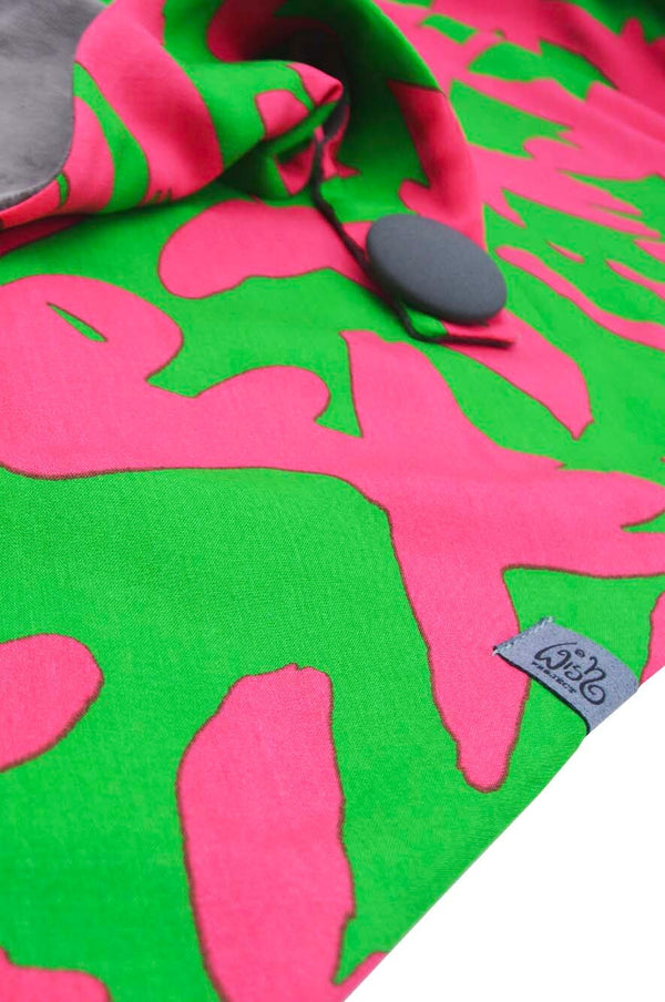 Dreieckstuch | WOW! | Grün & Pink - Halstuch Damen aus knalliger, grüner, pinker Viscose , verschließbar mit Knopf, made with love, outdoor accessoires, praktisch und chic, made by wishproject