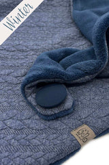 Strick-Dreieckstuch in Blau mit weicher Innenseite, warmes Winteraccessoire in strukturierter Optik