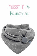 Halstuch für Damen, Dreieckstuch mit Knopf, aus weichem, gemütlichen Musselin Stoff, gefüttert mit flauschigem Baumwolle Nicki, Oberstoff: Baumwolle in hellgrau mit kleinen weißen Pünktchen, Futterstoff: grau, made with love, made in Germany, nachhaltig, Lieblinsstück, Lieblingstuch, Wintertuch, Fair Wear