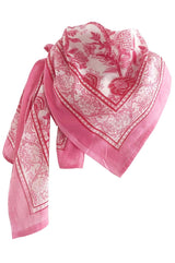 Großes handbedrucktes Baumwolltuch in Rosa mit floralem Muster aus Indien – vielseitig als Pareo, Strandtuch oder Halstuch.