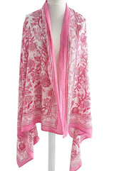 Feines Baumwolltuch aus Kerala mit traditionellem Handdruck und floralem Muster in Rosa – leicht, weich und schnell trocknend.