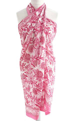 Feines Baumwolltuch aus Kerala mit traditionellem Handdruck und floralem Muster in Rosa – leicht, weich und schnell trocknend. Vieleseitig verwendbar als Tuch, Pareo, Strandkleid, Strandtuch...