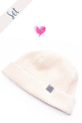 Cremeweiße Cordjersey Mütze weich, winddicht, stretchig und Pflegeleicht stilvolles Herbst- und Winteraccessoire.