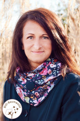 Bio-Baumwolle Dreieckstuch blau mit bunten blumen von wishproject