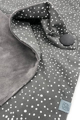 Detail von Halstuch Damen Grau mit weißen Punkten, Label aus recyceltem Meeresplastik, Liebe deinen Planeten