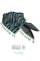 Detail von Dreieckstuch aus grauem, dünnem Jeans mit Zebra Muster Salbeigrün, Sage, mit Quasten und Glitter-Schrägband, handmade with Love in Germany