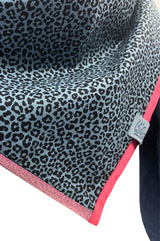 Detail von dreieckstuch damen blau jeans leo animalprint borte rosa glitter und pink satin
