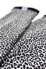 detail von stulpen leo grün leoparden muster