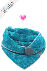 Winter Dreieckstuch in Türkis und Petrol mit türkisem Muster, gefüttert mit weichem Microfaserplüsch