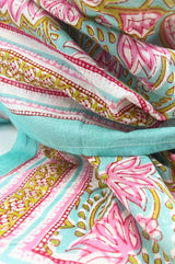 Pareo Tuch Oh India Sommertuch wishproject -Handbedrucktes Baumwolltuch aus Kerala mit feinem Blumenmuster, leichte Baumwolle, türkis, rosa Blütenornamente