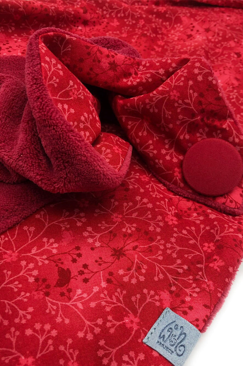 Detail von Halstuch Damen rot mit Ornamenten  in der dicken, flauschigen Wintervariante, Halstuch warm , Schal