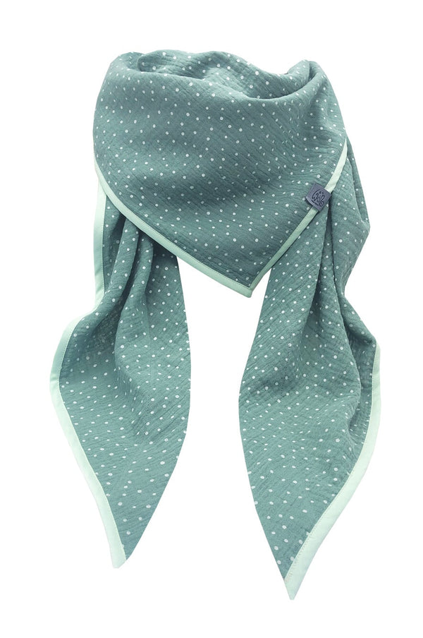 Dreieckstuch aus hellgrüner Double Gauze mit weißen Pünktchen , als Halstuch, oder Stola tragbar, grünes Tuch für alle Jahreszeiten, fair wear, Sommertuch, Wendetuch, stylisches und praktisches Accessoire, langlebig, made with Love in Germany, slow fashion, lLiebe Deinen Planeten!, Trendfarbe 