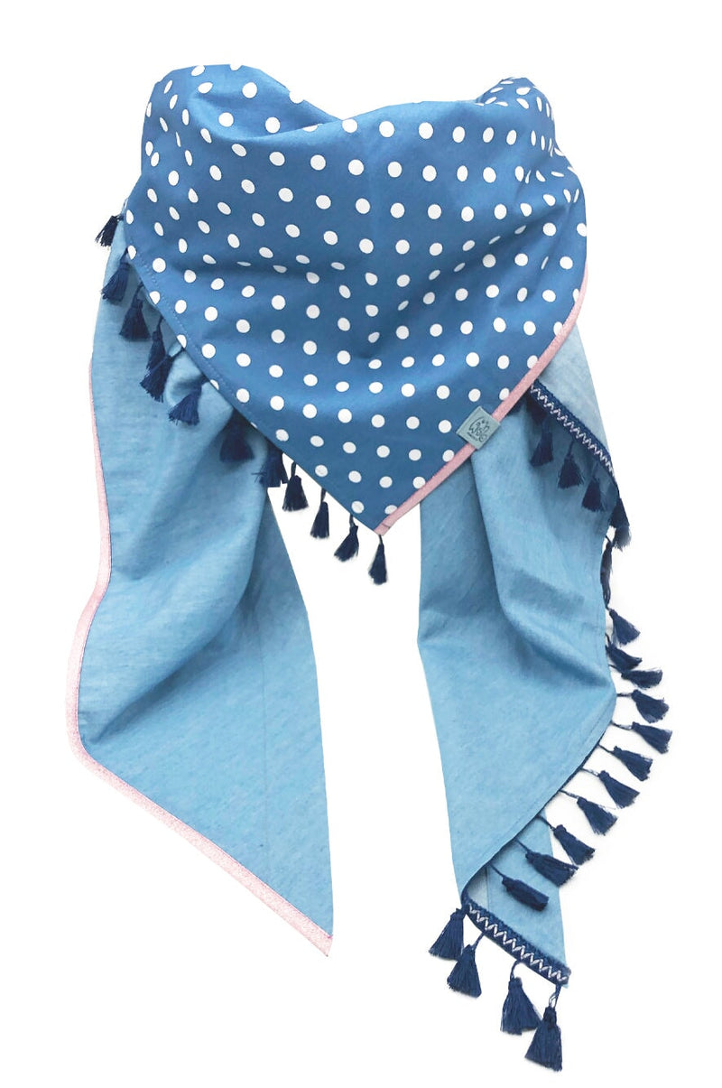 Dreieckstuch, Sommertuch himmelblau mit weißen Punkten, Quastenborte und ein klein Wenig Glitter, Jeans