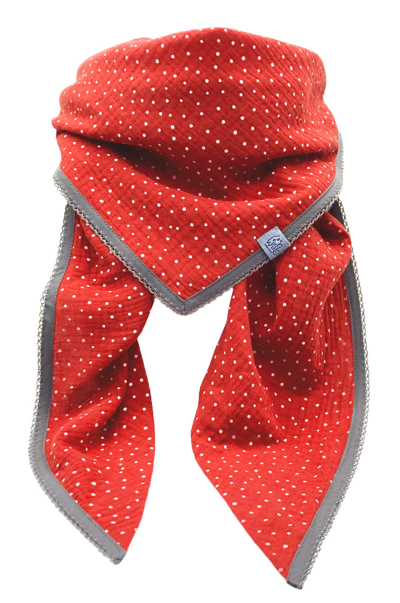 Sommertuc Frühlingstuch Halstuch Damen aus Bio-Baumwolle Musselin-Tuch rot mit weißen Pünktchen Polka Dots's rotes Tuch Detailansich label wishproject aus recyceltem Meeresplastik