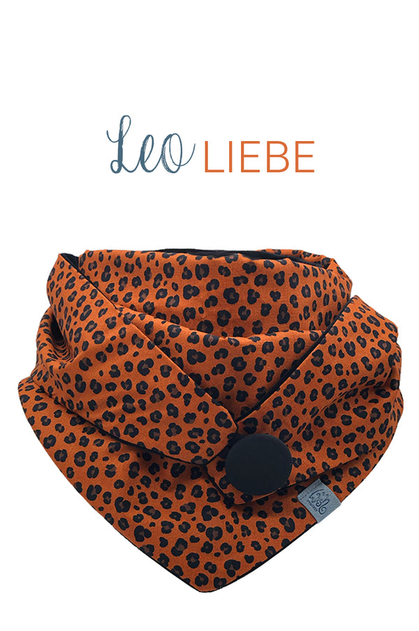 Halstuch Damen Dreieckstuch mit Knopf wie Loop aus weicher Baumwolle mit Animal print Motiv Leopard Farbe Braun Orange Cognac Futterstoff weicher Baumwollnicky Nicky Velours elegant, sportlich und schick Leo Liebe  